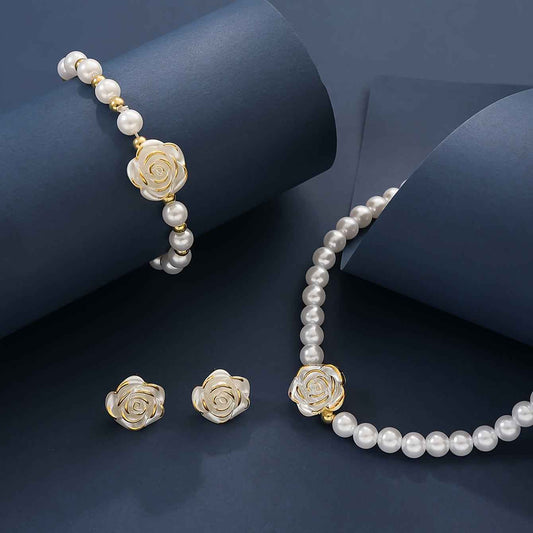 Set Gioielli Francesi 4 Pezzi - Perle di Imitazione con Fiori Bianchi Delicati - Eleganza digitale
