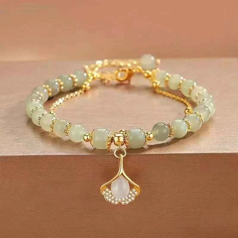 Bracciale Foglia Oro con Giada - Eleganza Naturale - Eleganza digitale